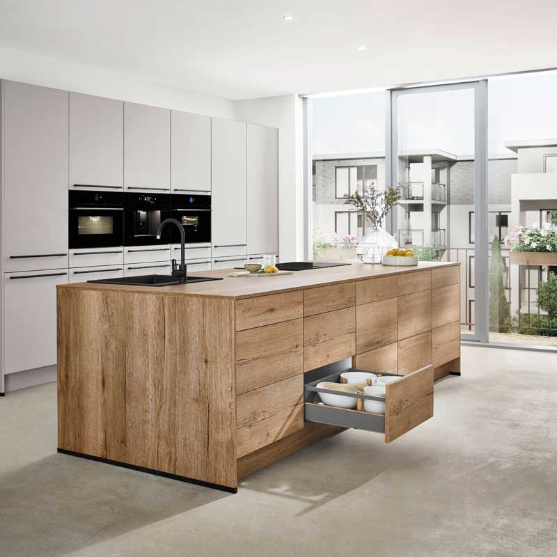 Designküche mit Kücheninsel